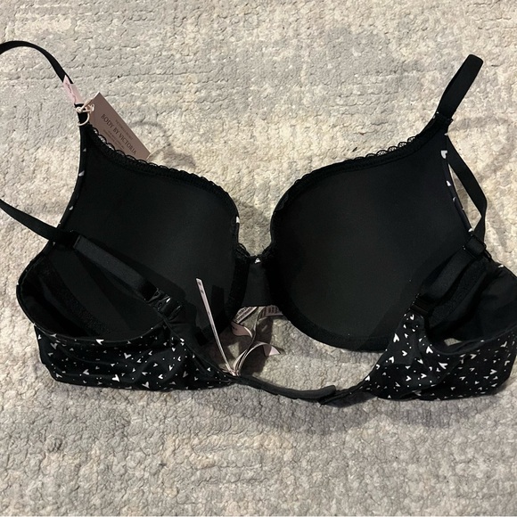 Victoria’s Secret Push-up Bra 36B - Picture 2 of 4